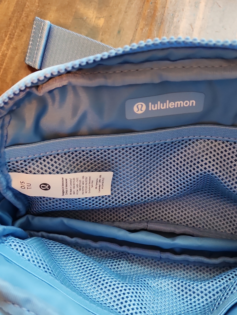 Lululemon Powder Blue 1L Belt bag NWT - Picture 3 of 3